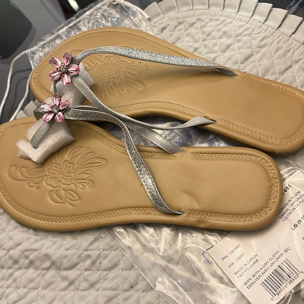 Avon FlipFlops Silver With Pink Flower Size 910 Brand New Never Worn